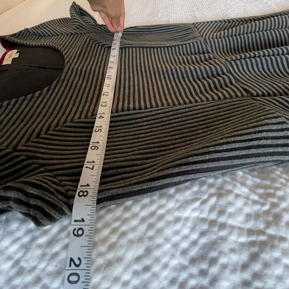 Rewind Gray Black Striped Fit Flare Dress Size XL Cap Sleeve Pleated Casual Knee - Picture 9 of 10